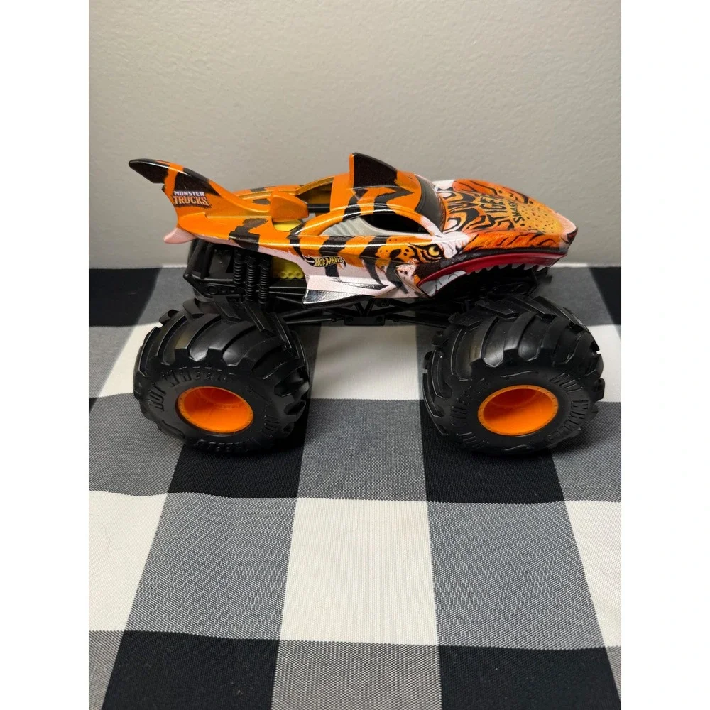 Hot Wheels Monster Trucks Tiger Shark 1:24 Scale Die-Cast Orange Tiger Stripes